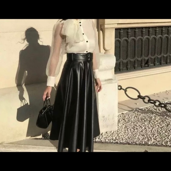 Zara faux leather skirt with belt, NWT size small - Picture 3 of 4